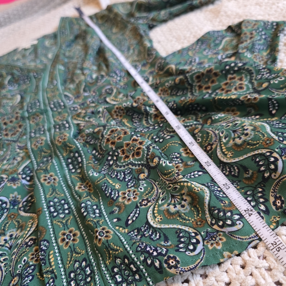 Max Studio | Medium | Green Paisley Clinched Tie Waisted Top - Picture 13 of 13